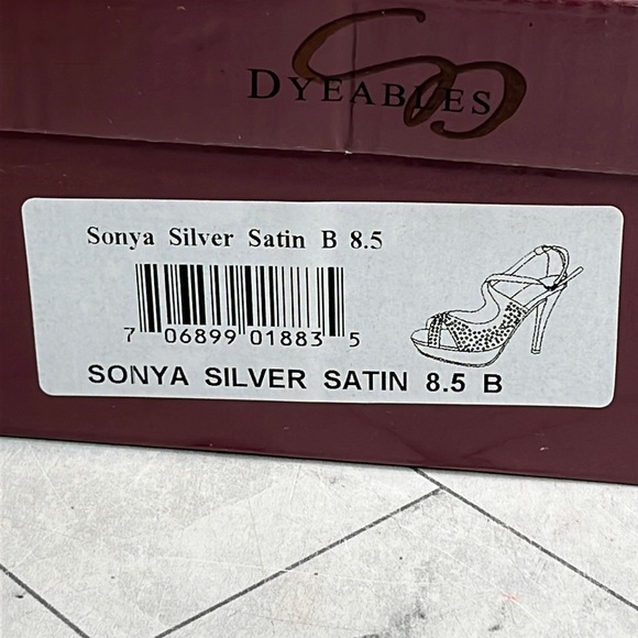 NWT Dyeables Womens Sonya Silver Satin Platform Crossover Strap Sandals 8.5B - Picture 10 of 11